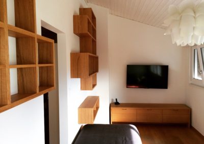 Hängendes Bücherregal