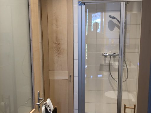 Badezimmer in Ahorn